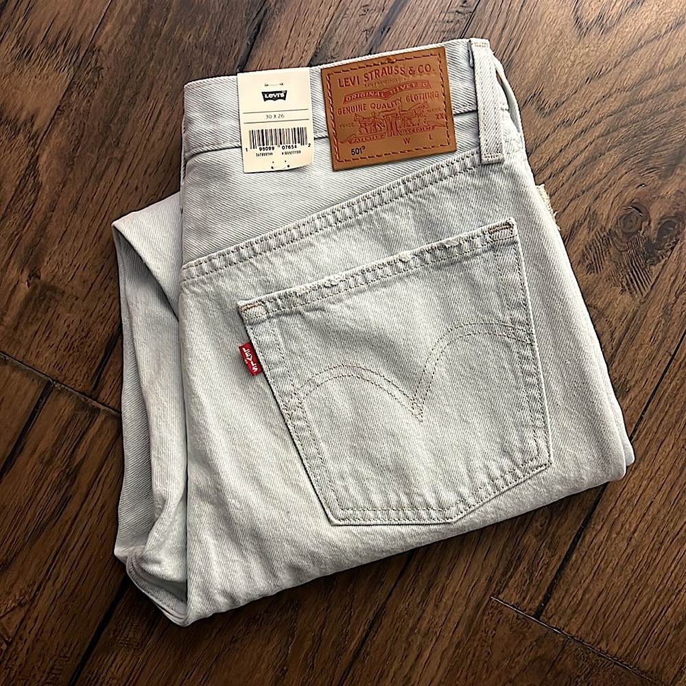 Levis Premium 501 Original Cropped Light Indigo - Blue - Picture 13 of 16